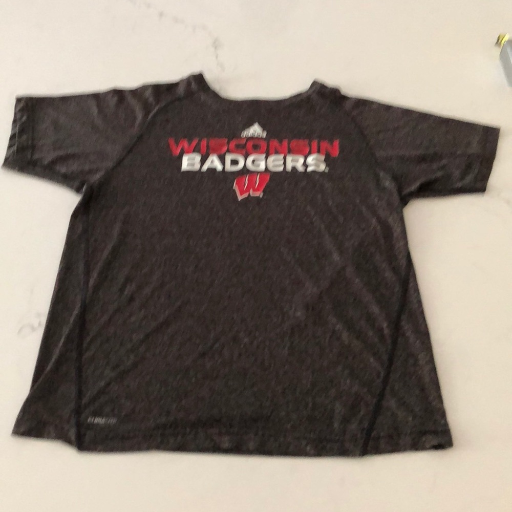 Boys Wisconsin athletic t-shirt good condition